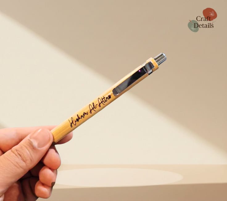 اسمك محفور للأبد على طبيعة الخشب